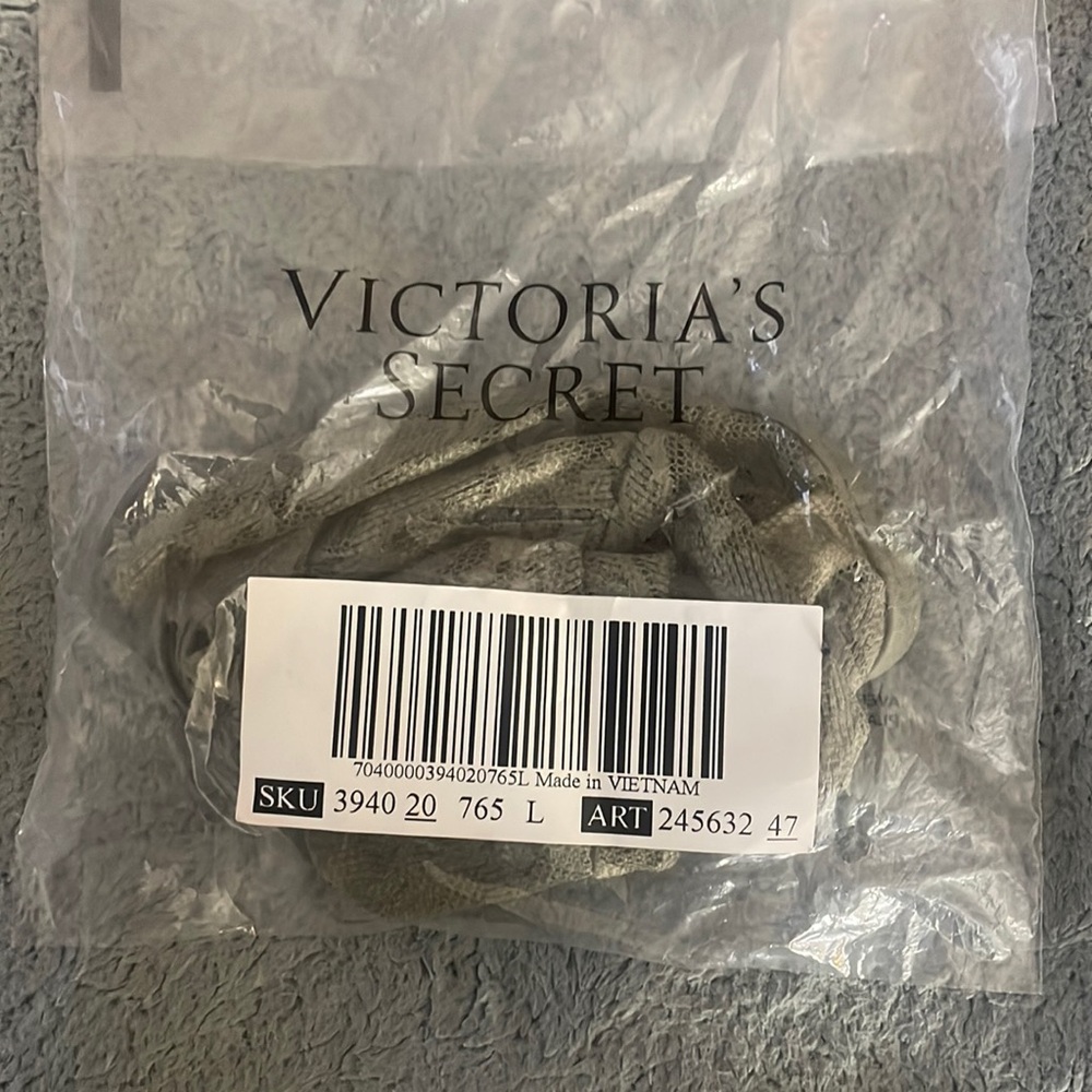 NWOT OLIVE GREEN LACE THONG PANTIES